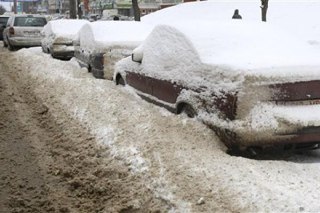 Костромские дорожники вновь просят автомобилистов на парковаться на обочинах