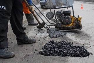 В Костроме асфальтировать дороги после раскопок будут городские дорожники