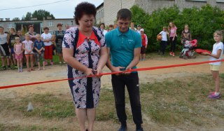 Новую спортплощадку построили к 1-му сентября в селе Адищево Островского района